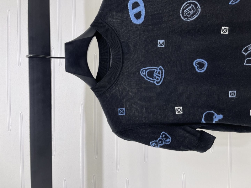 H**me5 sweaters